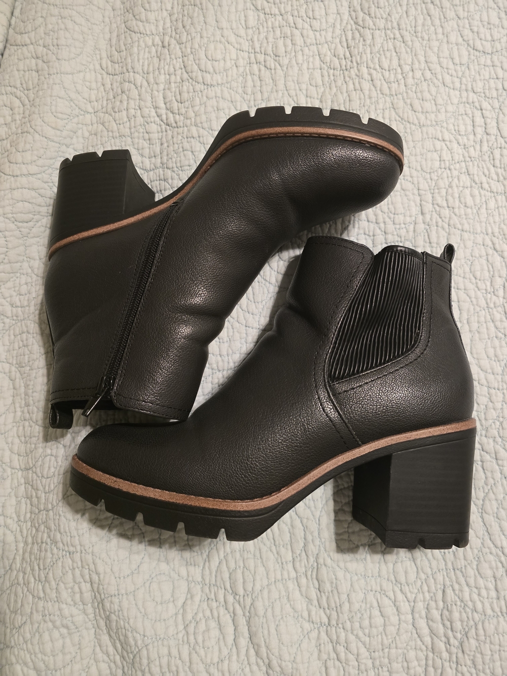 Naturalizer Black Chunky Heel Ankle Booties with Lug Sole
